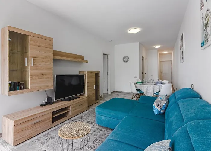 Cozy Apartment In El Duque By Altamarhomes